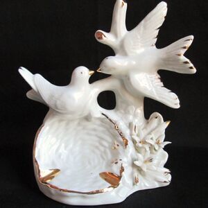 Vintage CAPODIMONTE Italy Porcelain All White Gold Trim Birds Doves
